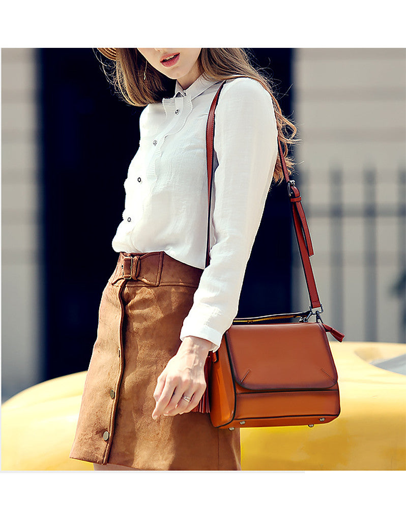 Genuine leather shoulder bag with front flap and tassle (more colours)