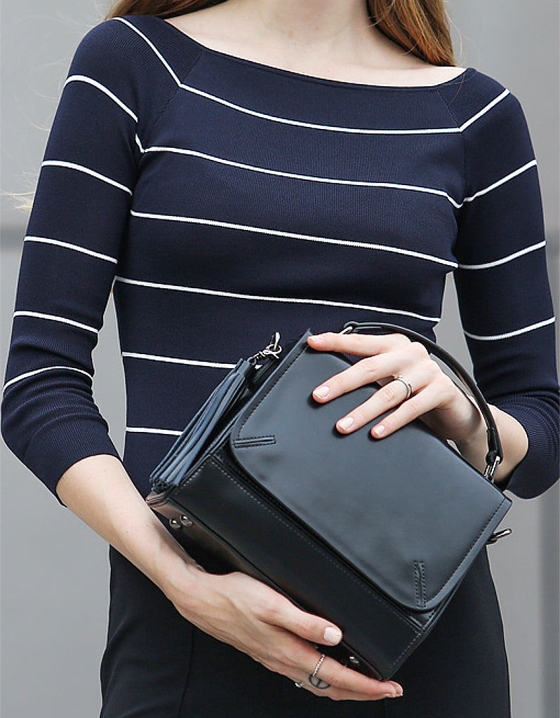 Genuine leather shoulder bag with front flap and tassle (more colours)