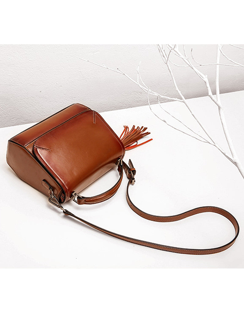 Genuine leather shoulder bag with front flap and tassle (more colours)