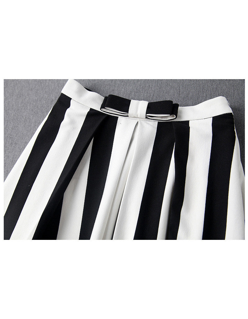 3/4 sleeve knitted top with stripped A-line long skirt