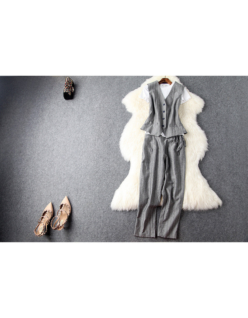 Sleeveless vest with 3/4 pants and T-shirt