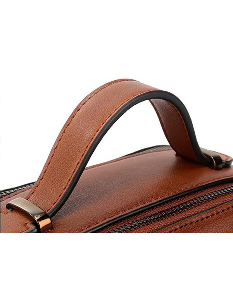 Genuine leather shoulder bag with front pull zip detail (more colours)