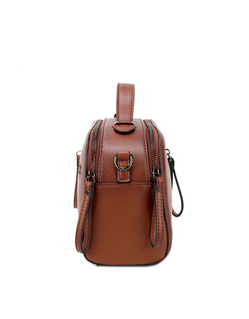 Genuine leather shoulder bag with front pull zip detail (more colours)