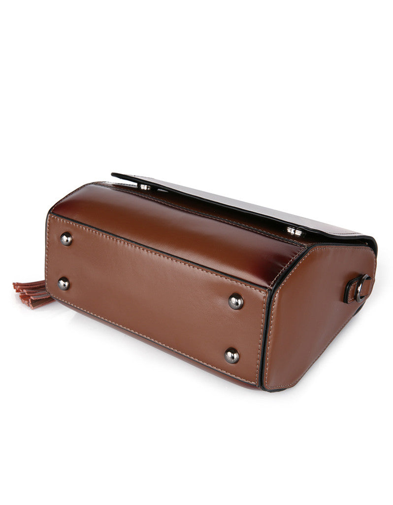 Genuine leather shoulder bag with front flap and tassle (more colours)