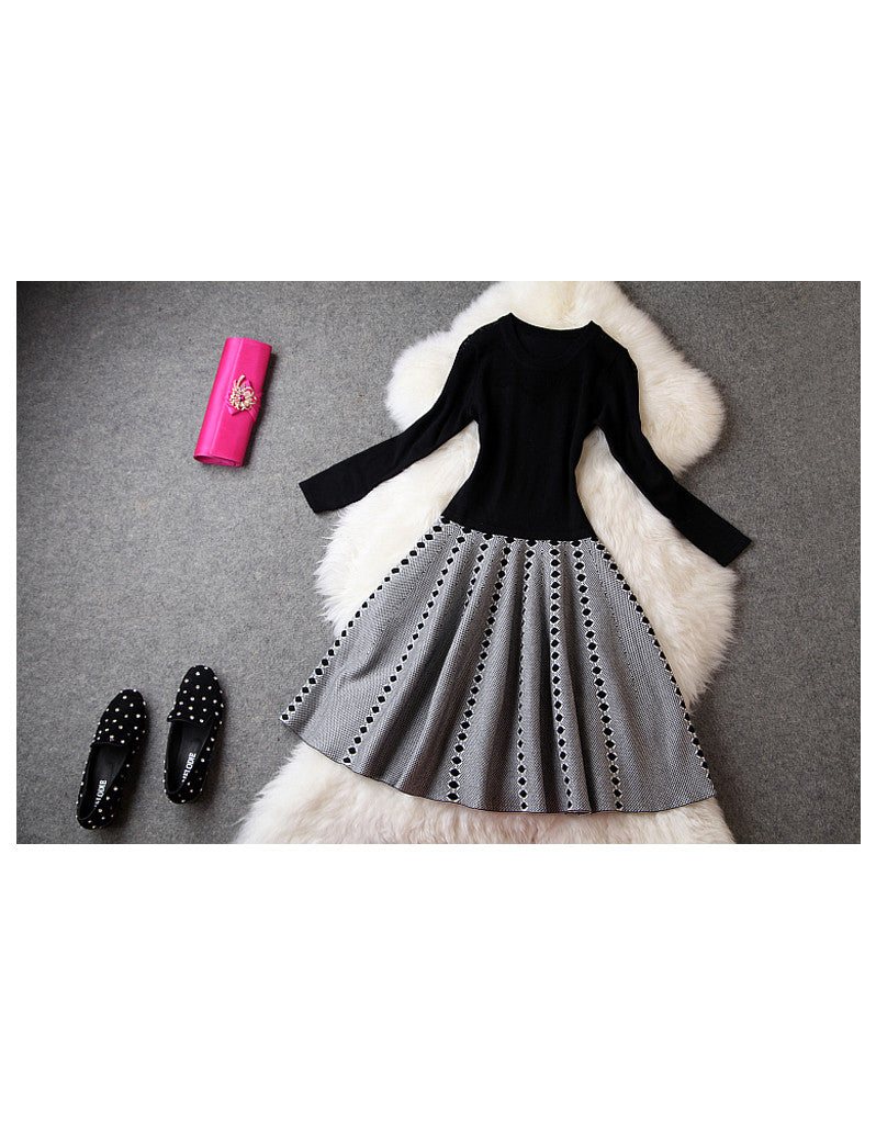 Long sleeve black & white knitted dress
