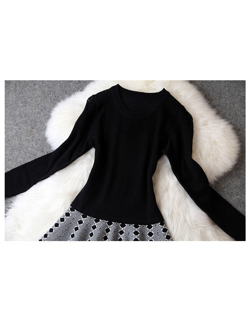 Long sleeve black & white knitted dress