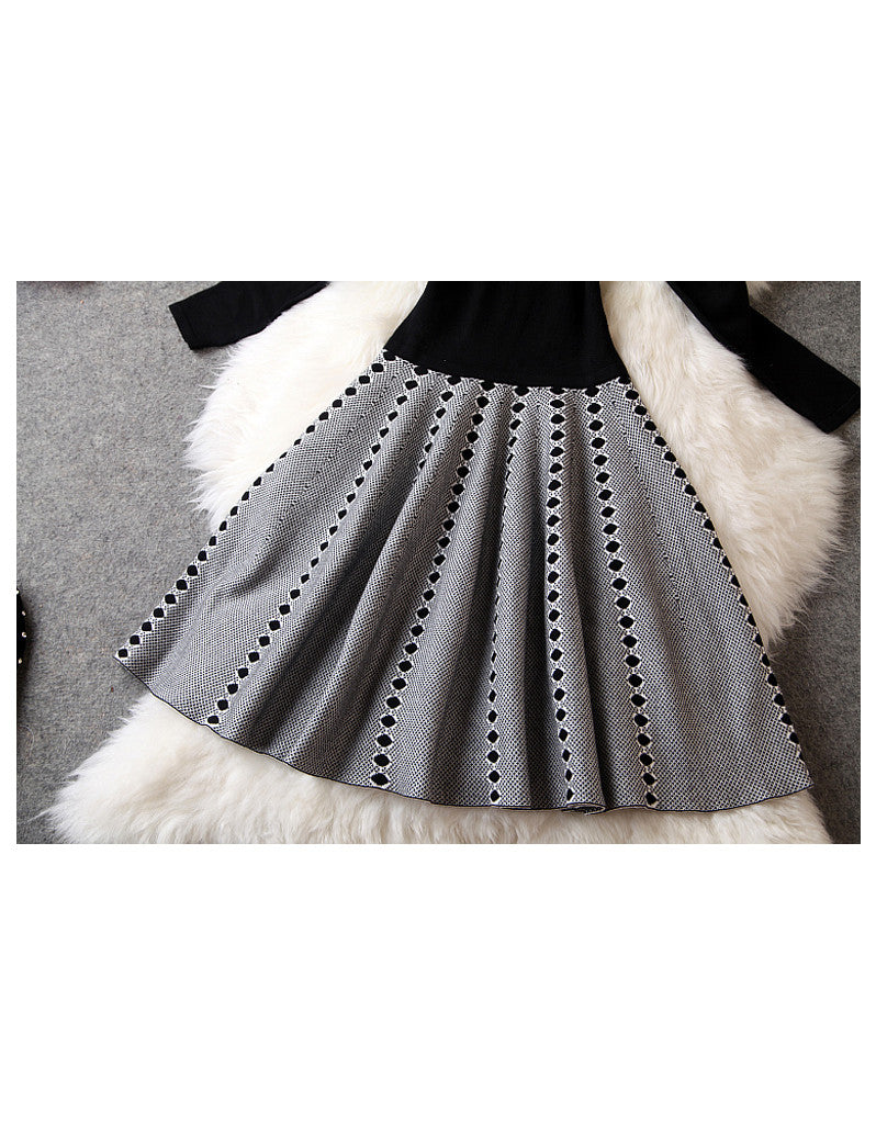 Long sleeve black & white knitted dress