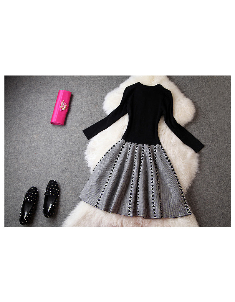 Long sleeve black & white knitted dress