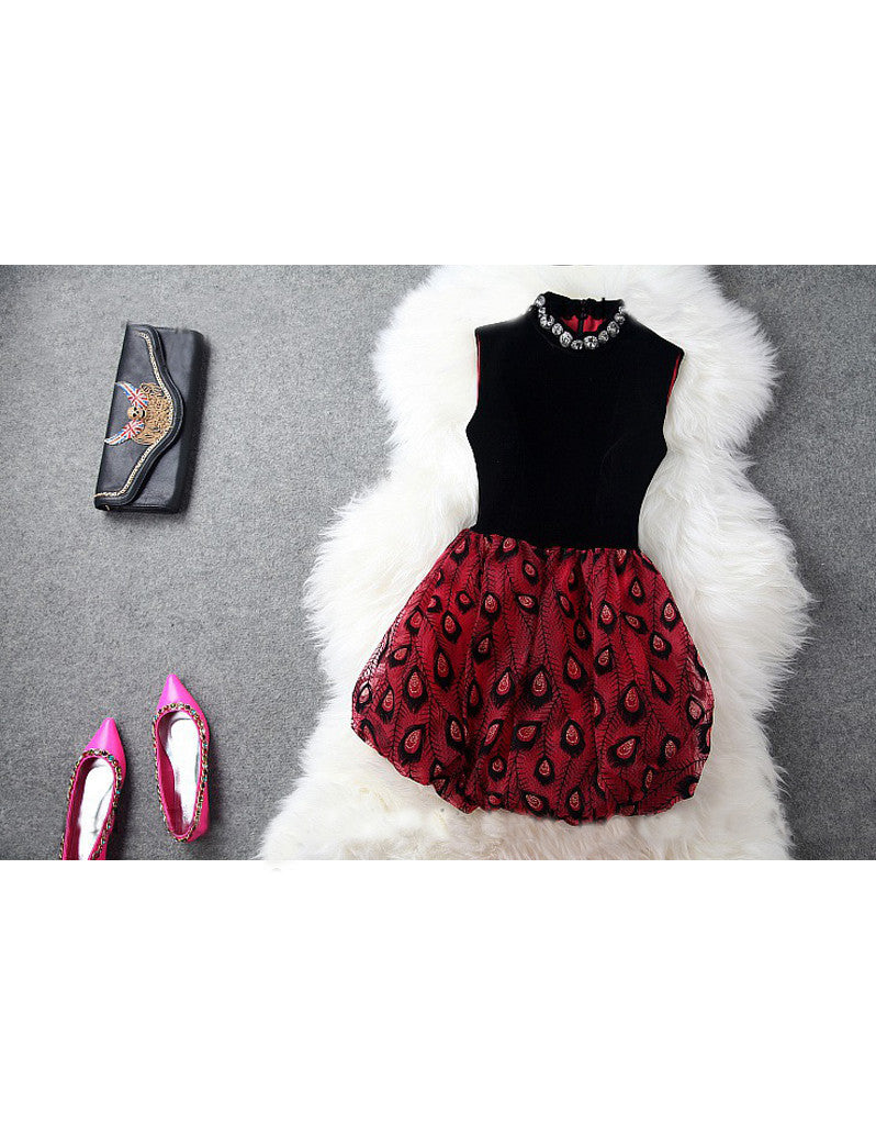 Sleeveless dress with peacock pattern (More colours)