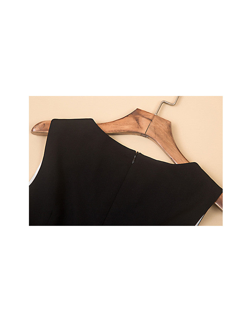 Monochrome patterned mid-length dress