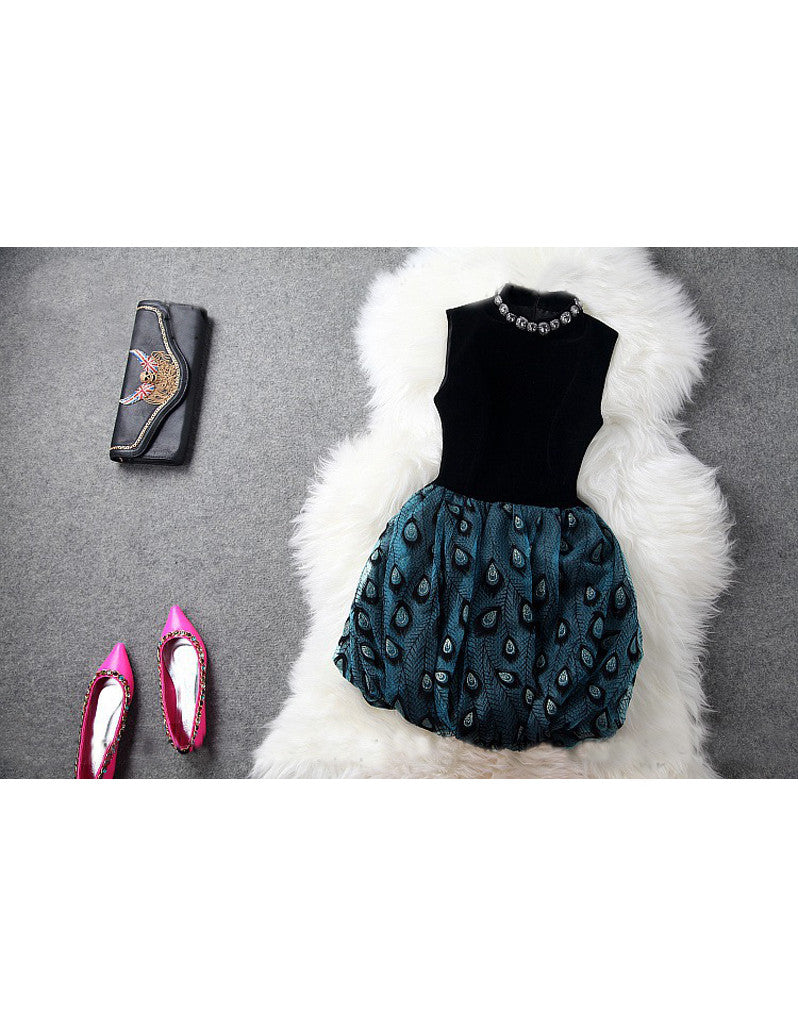 Sleeveless dress with peacock pattern (More colours)