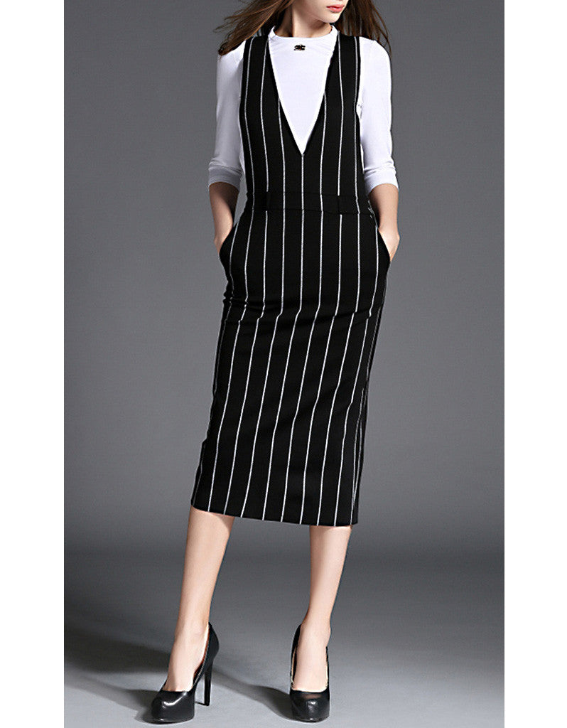 Long sleeve top with V-shaped pinafore