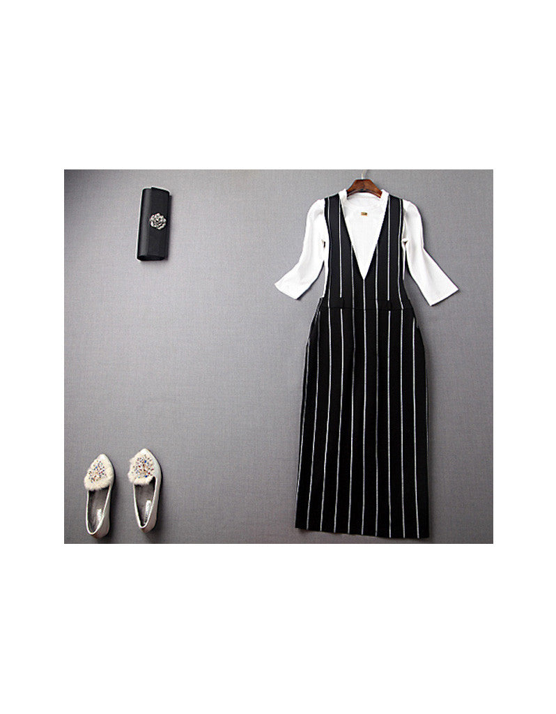 Long sleeve top with V-shaped pinafore