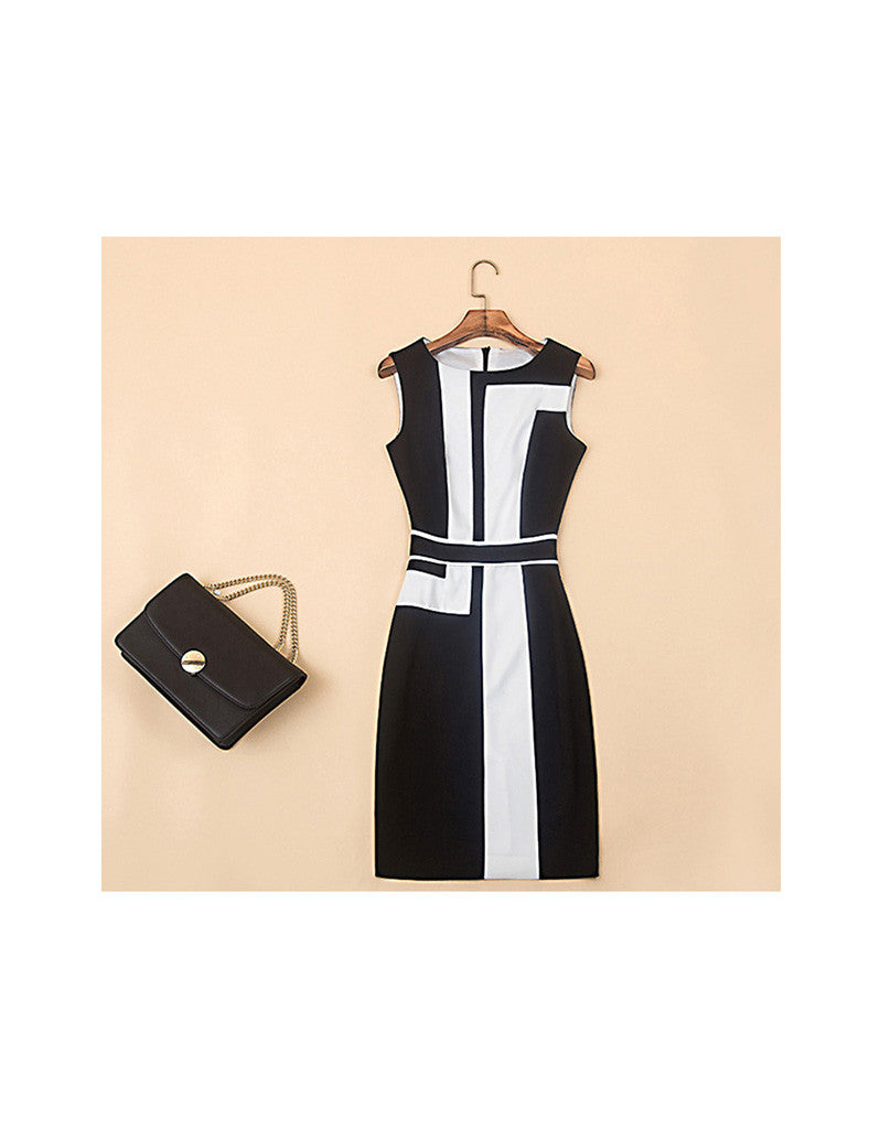 Monochrome patterned mid-length dress