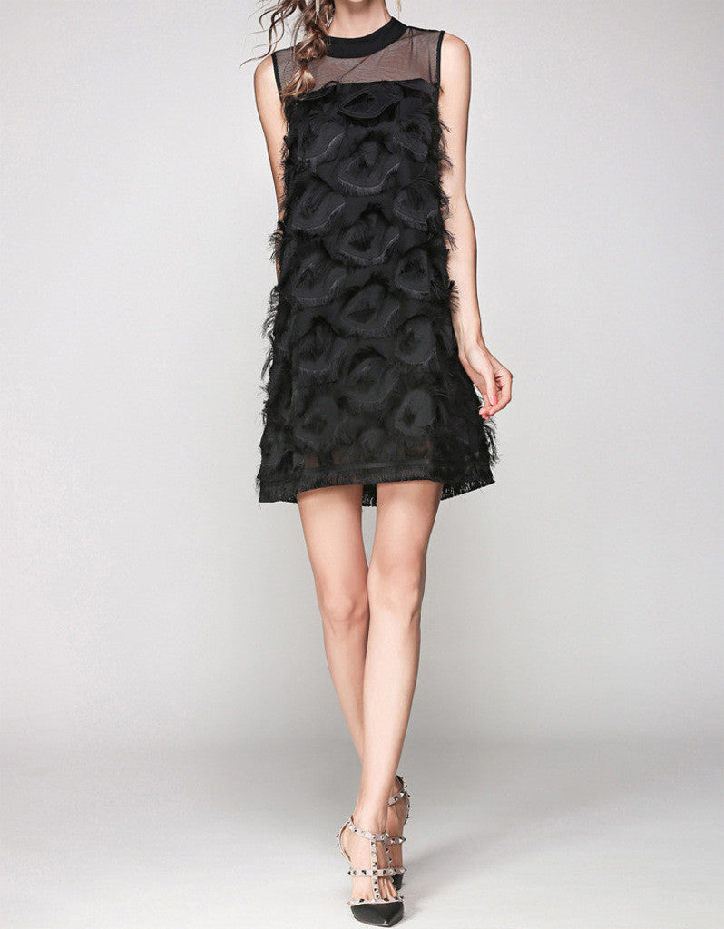 Sleeveless mid-length dress with feathered details