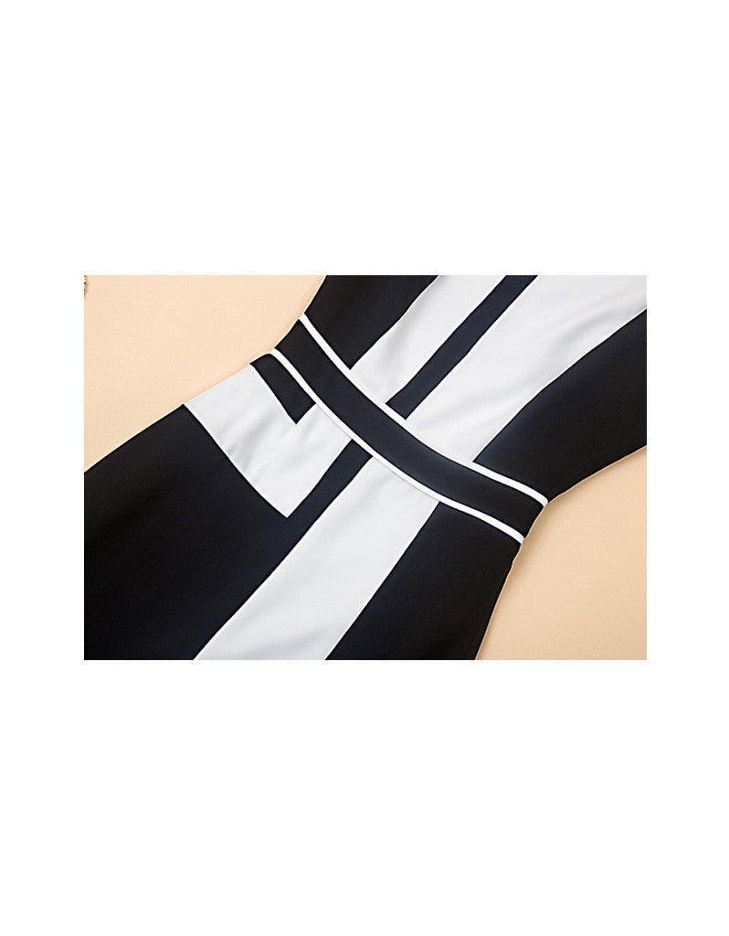 Monochrome patterned mid-length dress