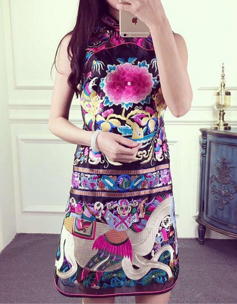 Sleeveless embroidered short cheongsum (More colours)