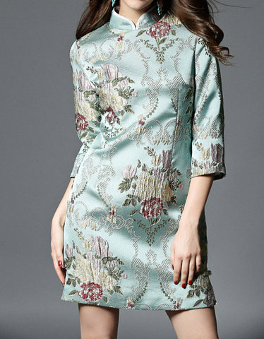 Mid-length sleeve short cheongsum with sewn-on sequins