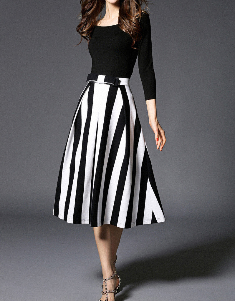 3/4 sleeve knitted top with stripped A-line long skirt