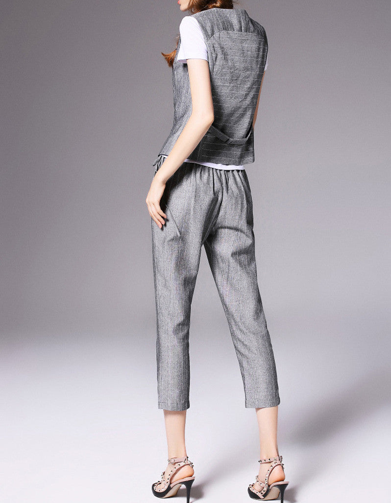 Sleeveless vest with 3/4 pants and T-shirt