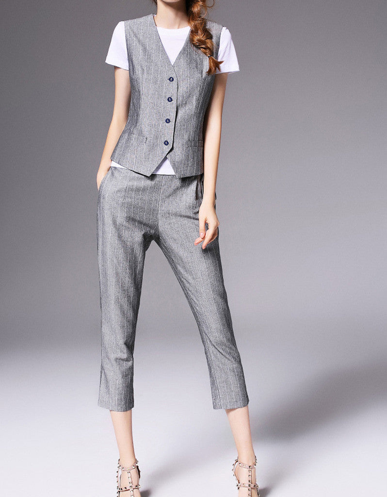 Sleeveless vest with 3/4 pants and T-shirt