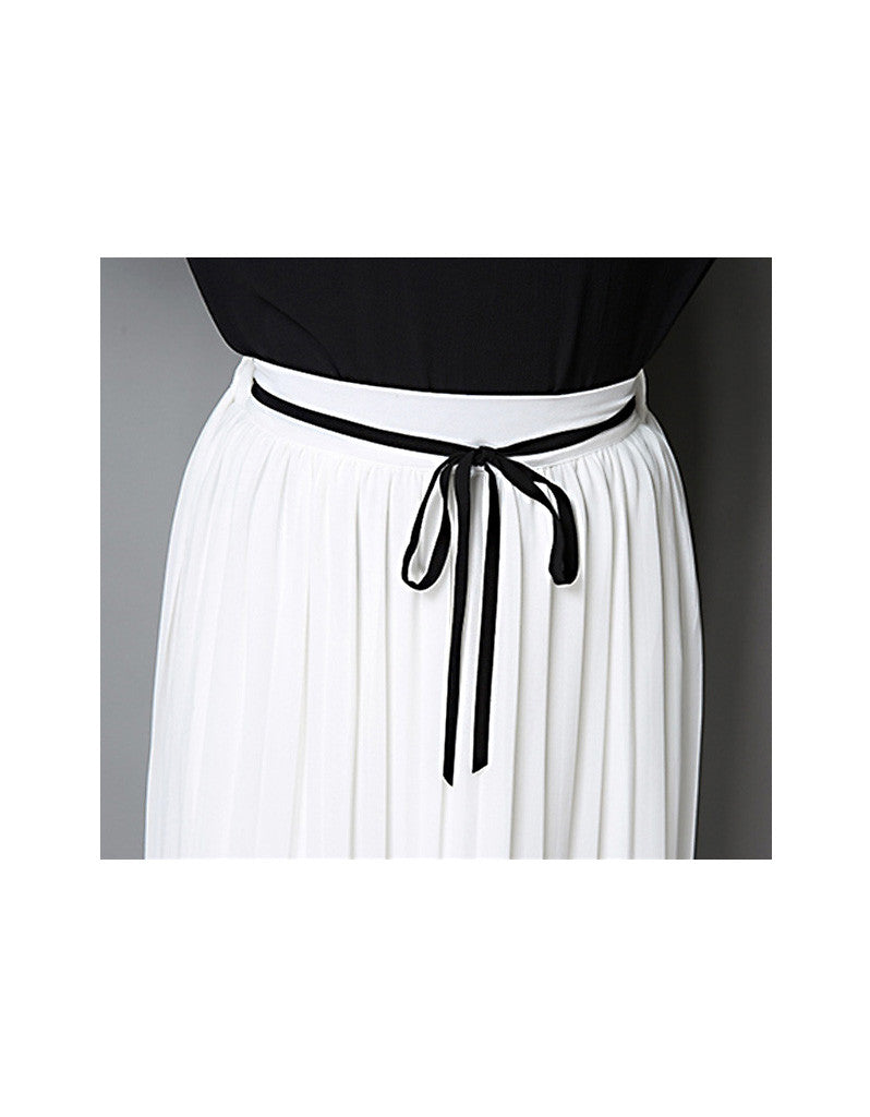 Monochrome mid-length sleeve top with pleated skirt