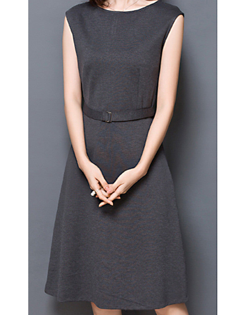 Sleeveless mid-length shift dress (More colours)