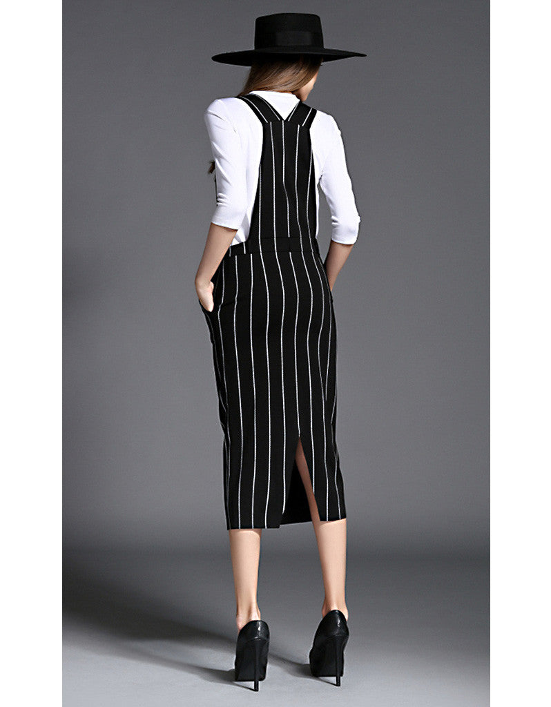 Long sleeve top with V-shaped pinafore