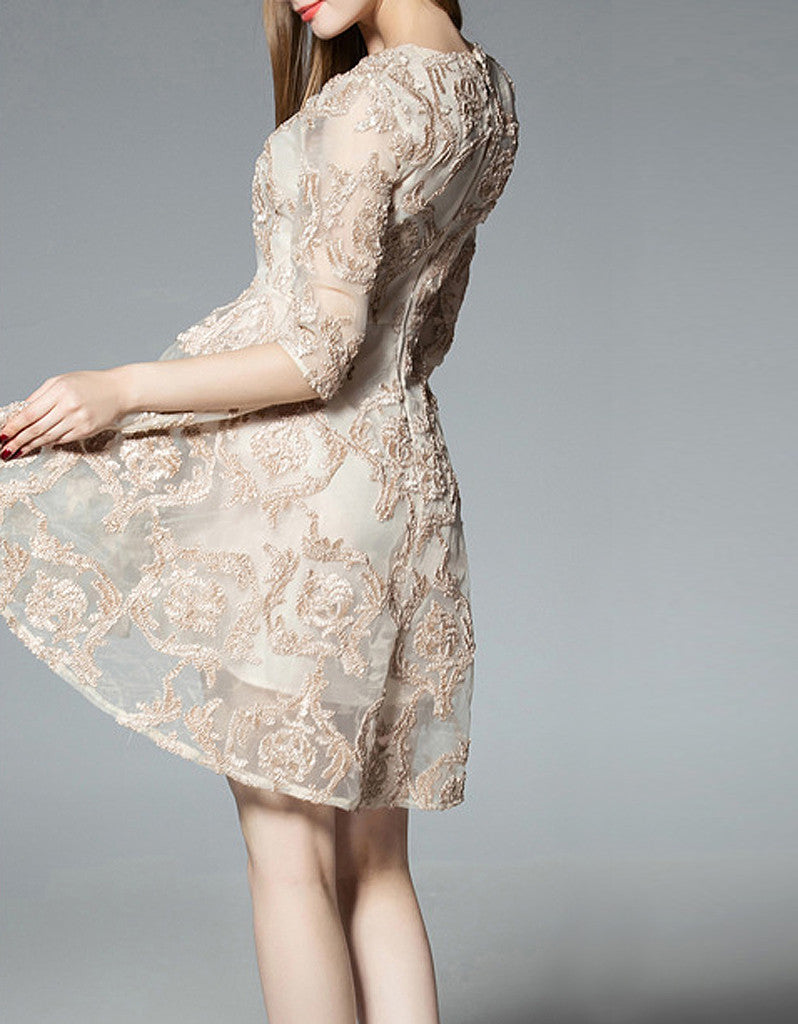 Mid-length sleeve sewn-on pattern short dress