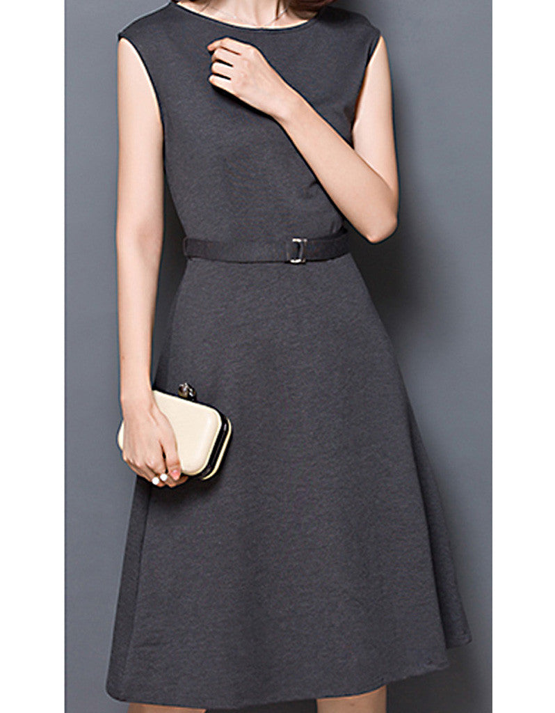 Sleeveless mid-length shift dress (More colours)