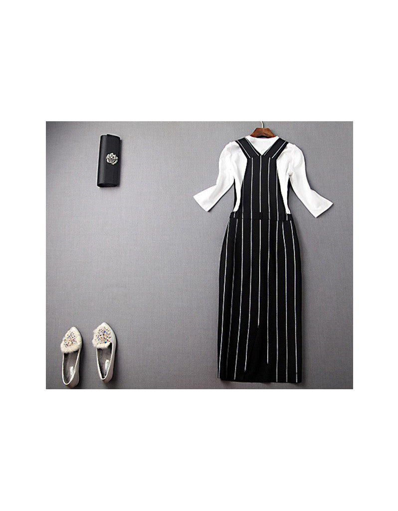 Long sleeve top with V-shaped pinafore